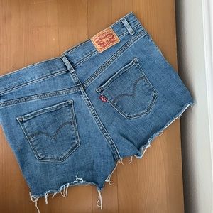 Cropped Levi’s Bermuda shorts size 28